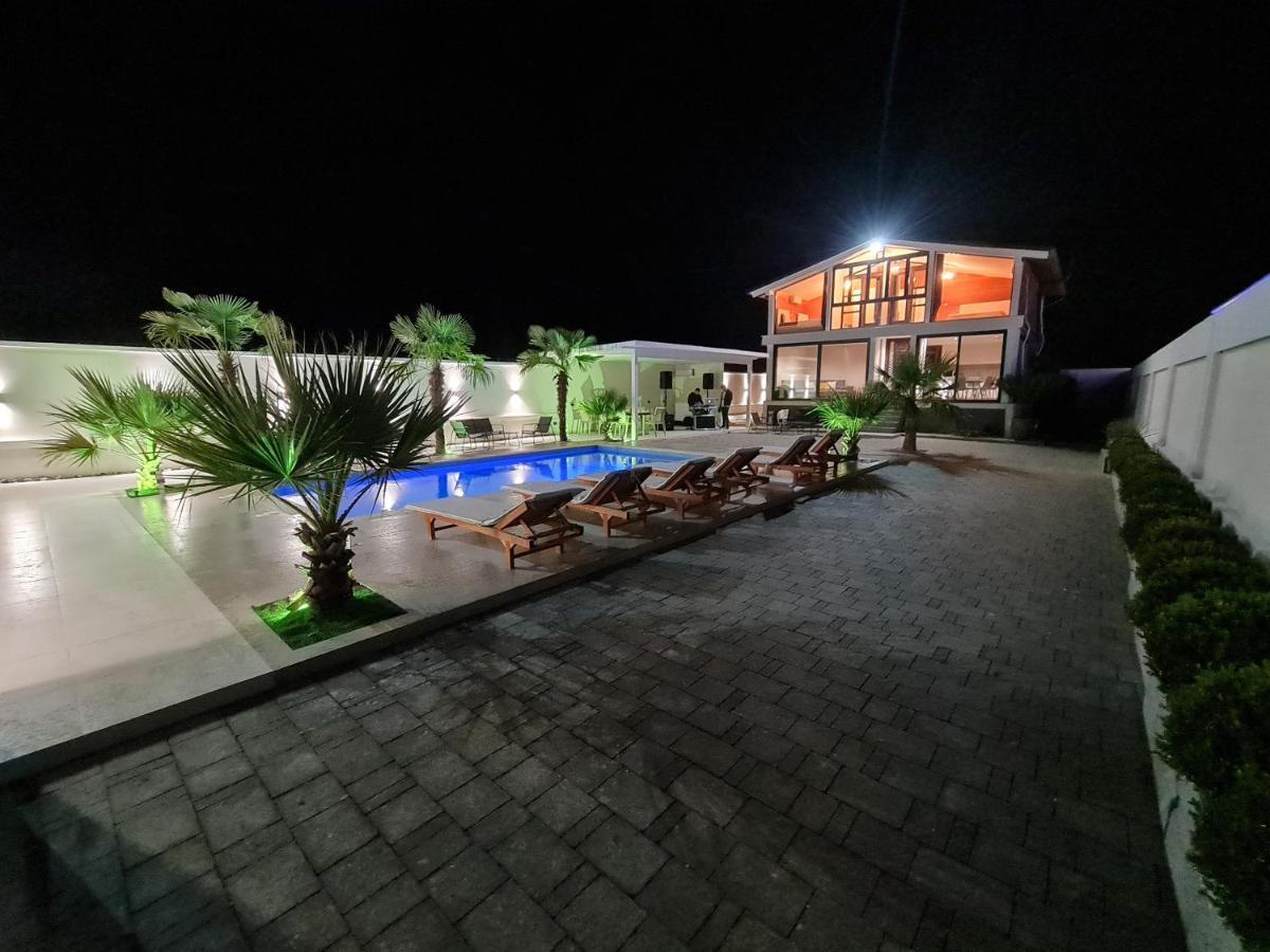 Isea Wood Villa Rrushkull  Exterior photo