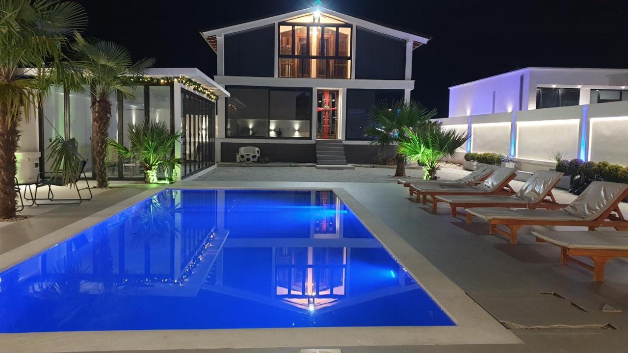 Isea Wood Villa Rrushkull  Exterior photo