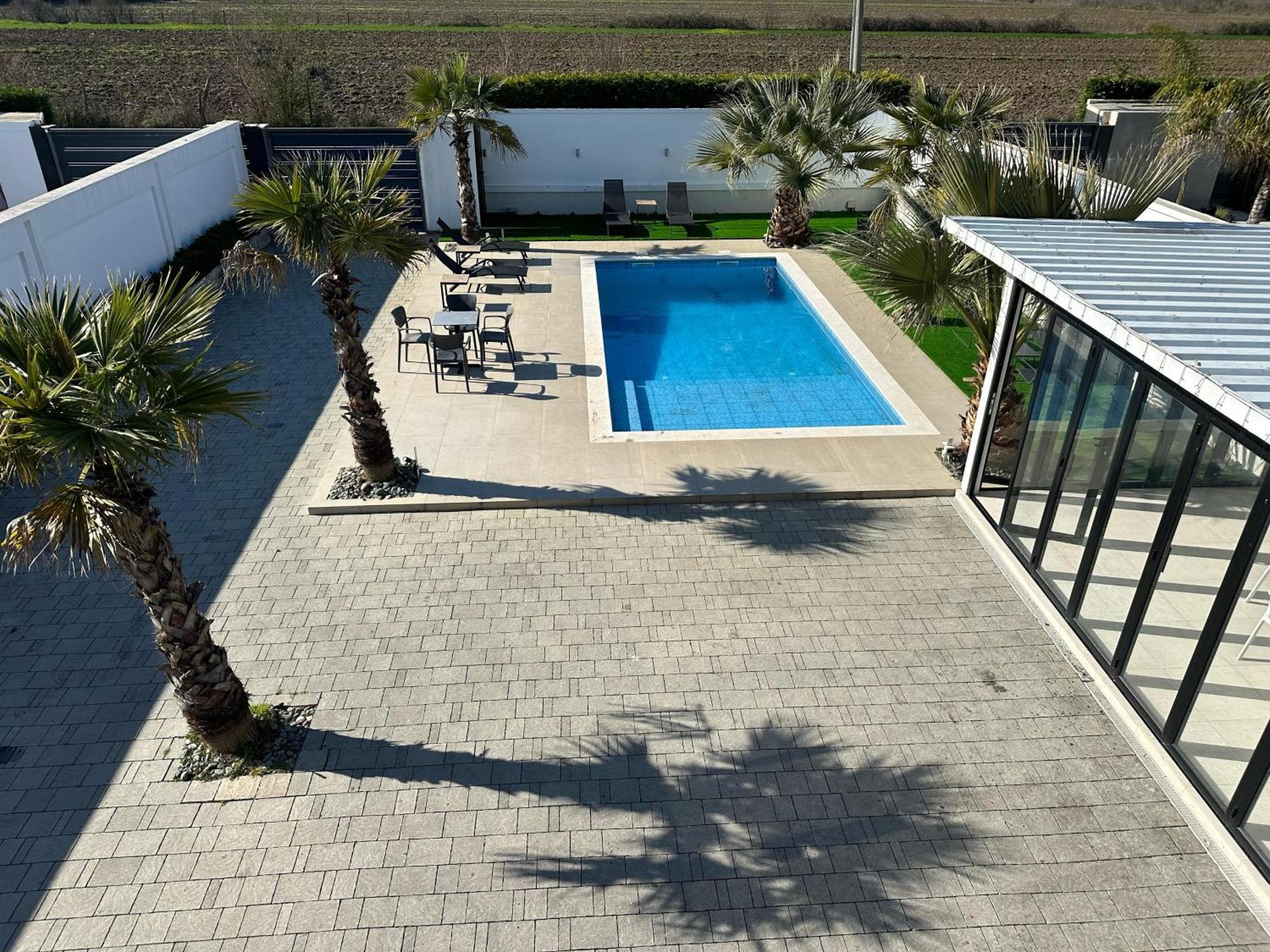 Isea Wood Villa Rrushkull  Exterior photo